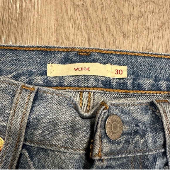 LEVI’S Wedgie Tapered Leg Distressed Jeans Size 30 - Picture 5 of 8